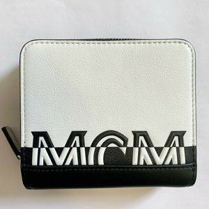 🔥MCM Women's White Black Contrast Logo Small Leather Zip Wallet NWT & Box